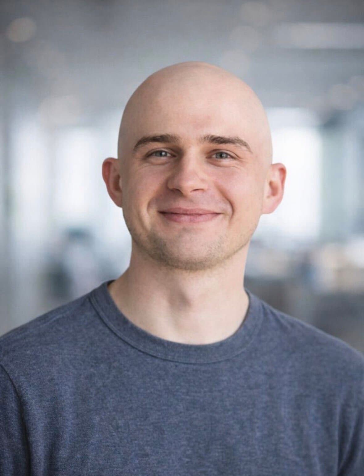 Роман Тихонов